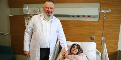 Adana’da 61 yaşındaki kadın 20 kiloluk tümörden 3 ameliyatla kurtuldu