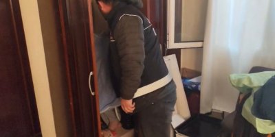 Dolaptan kıyafet değil "Torbacı" hükümlü çıktı