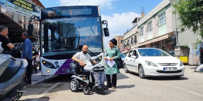 Engelli vatandaş belediye otobüsüne polis eşliğinde binebildi