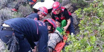 Adana’da yamaç paraşütü kazası: Ağaçta mahsur kaldı