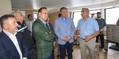 Vali Yavuz Yumurtalık’taki balık hasadına katıldı