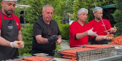Sevgi evlerinde kalan çocuklar mangal başında