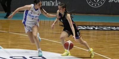 Adana’da U-18 kızlar basketbol şampiyonası başladı