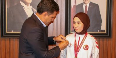 Kozanlı boksör Azranur, Gençler Olimpiyatları'nda Türkiye'yi temsil edecek