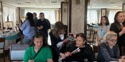 AK Parti Adana’dan huzurevindeki annelere ziyaret