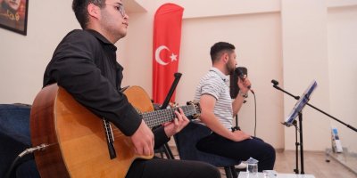 Karataş’ta Anneler Günü’ne türkülü kutlama