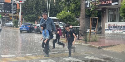 Adana'da Mayıs ortasında şiddetli yağış etkili oldu