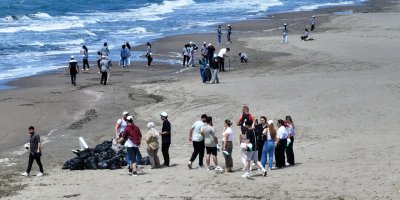 Öğrenciler Akyatan’da deniz kaplumbağaları için sahaya indi