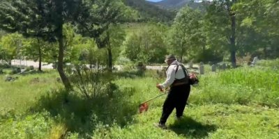 Feke'de vatandaşın gönüllü mezarlık temizliği takdir topladı