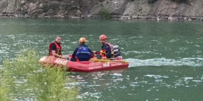 Ceyhan Nehri'nde kaybolan 62 yaşındaki adamı arama çalışmaları devam ediyor