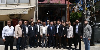 AK Parti Adana teşkilatı bayram boyunca vatandaşlarla bir araya geldi