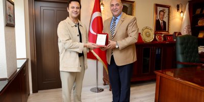 Milli Eğitim Müdürü Aras’tan Gündoğdu’ya teşekkür plaketi