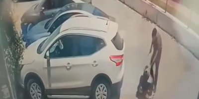 Platonik aşk dehşeti: Genç kadını sokak ortasında bıçakladı