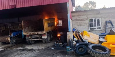 Karataş Belediyesi garajında yangın paniği