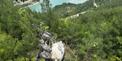 Feke’de devrilen beton mikserinin sürücüsü hayatını kaybetti