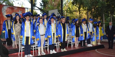 Adana Final Okulları’nda mezuniyet coşkusu