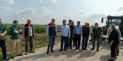 İl Müdürü Bayazıt hasat alanında çiftçilerle buluştu