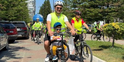 Adana’da yüzlerce kişi sağlıklı yaşam için pedal çevirdi