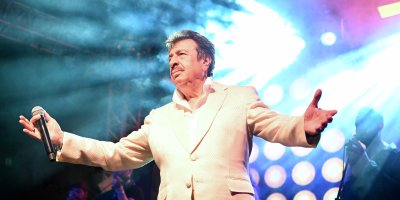 Ahmet Selçuk İlkan’ın 50. sanat yılı yolculuğu Adana’dan başladı