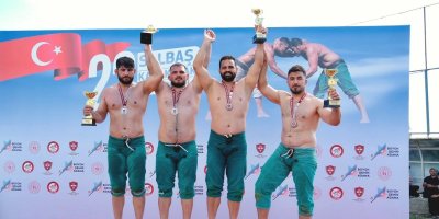 Salbaş Karakucak Güreşleri’nde zafer Mehmet Çelebi’nin