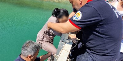 Aladağ’da köprüden düşen kadın kurtarıldı