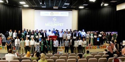 Adana'da eğitim alan uluslararası öğrencilerin duygu dolu mezuniyeti