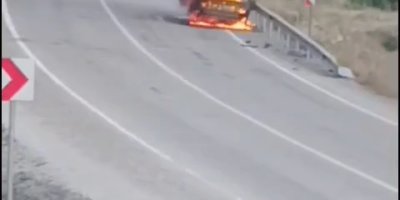 Kozan’da seyir halindeki otomobil alev alev yandı