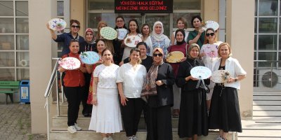 Adana’da anne adayları ve ebeler sanat atölyesinde buluştu