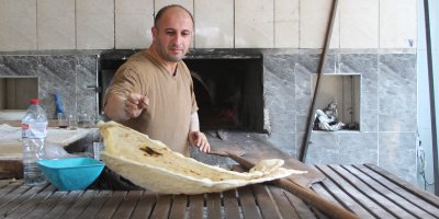 Adana’da fırıncılar sıcağa meydan okuyor