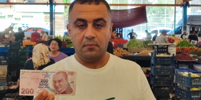 Adana pazarında aşk banknotları: Esnaf Ömer ve Özge’yi arıyor