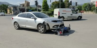 Kozan’da motosiklet devrildi: 2 kişi yaralandı