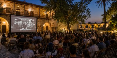 Adanalılar tarihi avluda sinema keyfi yaşayacak