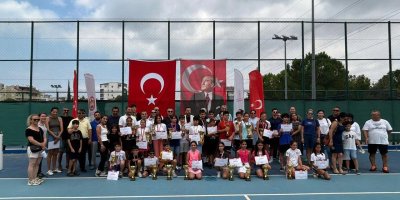 Adana Yaz Kupası’nda genç raketler kortta ter döktü