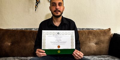 Kazadan sonra eğitimine döndü, fakülte birincisi oldu