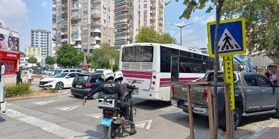 Yaya geçidinde minibüsün çarptığı genç kız hayatını kaybetti