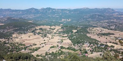 Feke’nin Tokmanaklı Mahallesi Kozan’a bağlanmak istiyor
