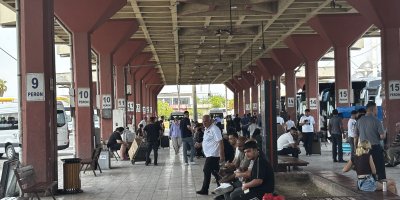 Adana Otogarı yaz sıcağına teslim oldu: Vatandaş isyan etti