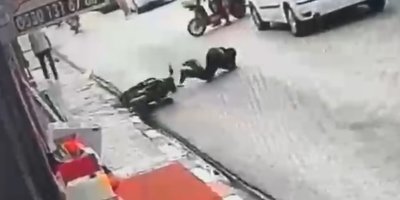 Ceyhan’da seyir halindeki motosikletin sürücüsü fenalaşıp yere düştü