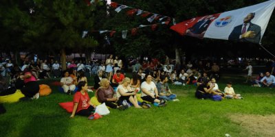 Büyükşehir’den Yeşilevler’de yaz akşamı şenliği