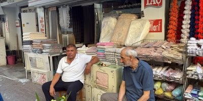 Adana Melek Girmez Çarşısı’nda elektrik kesintisi esnafı zor durumda bıraktı