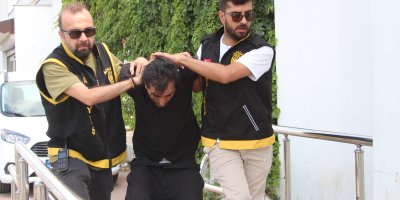 Birlikte yaşadığı kadını çekiçle darbedip boğazından bıçaklayan saldırgan tutuklandı