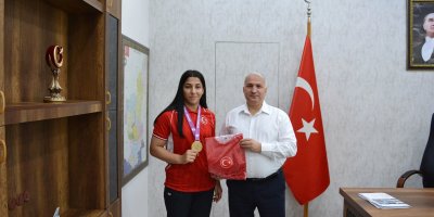 Kaymakam Kurtyemez’den Avrupa şampiyonu Elif Şevval Kurt’a tebrik