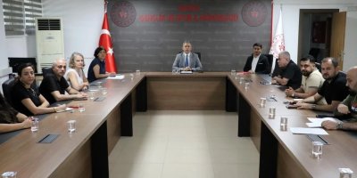 Adana’da Vizyon 2040’un gençlik ve spor projeleri için saha toplantısı
