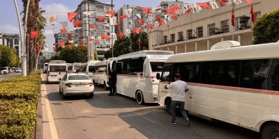 Adana’da dolmuşçular güzergah değişikliğini protesto etti