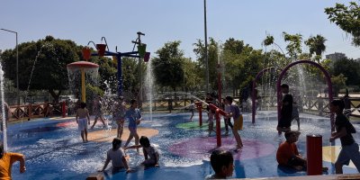 Adana sıcağında çocukların adresi su oyun parkları oldu