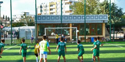 Ceyhan’da çocuklar için ücretsiz futbol okulu başladı