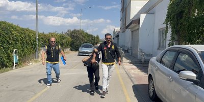 Adana’da 3 kişinin hayatını kaybettiği olayda cinayet zanlısı adliyeye sevk edildi