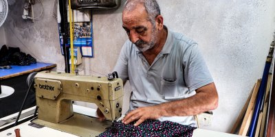 Adana’nın yöresel şalvarı 44 yıllık ustanın ellerinde hayat buluyor