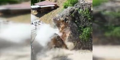 Tehlikeli viraj tarihe karışıyor: Feke’de dev kaya patlatıldı