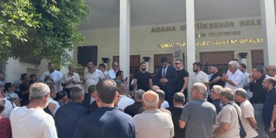 Servisçiler Odası yeni “S” plaka kararına karşı Büyükşehir önünde kontak kapattı